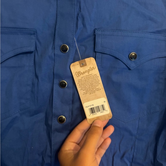 NWT! Royal blue wrangler pearl snap. Size medium - Picture 2 of 4